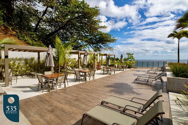Discover the charm of Ondina in beachfront condo