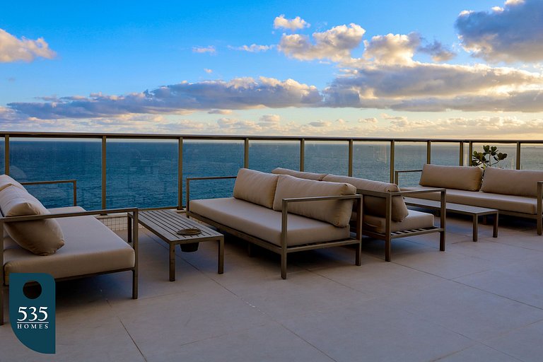 Discover the charm of Ondina in beachfront condo