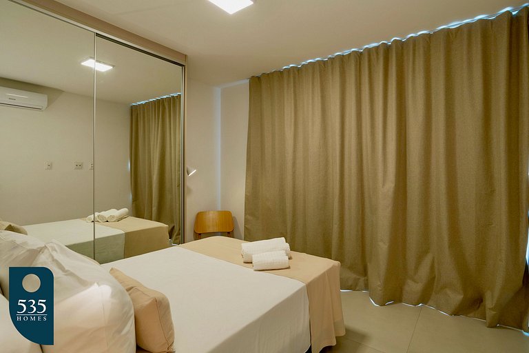 Temporada com o Farol da Barra ao alcance