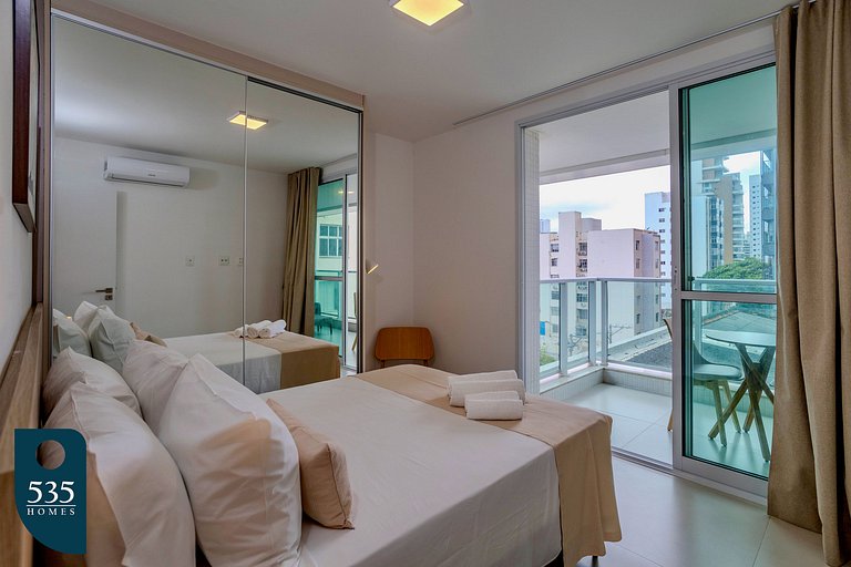 Temporada com o Farol da Barra ao alcance