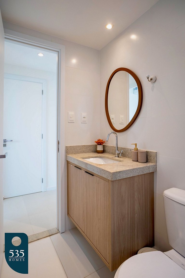 Temporada com o Farol da Barra ao alcance