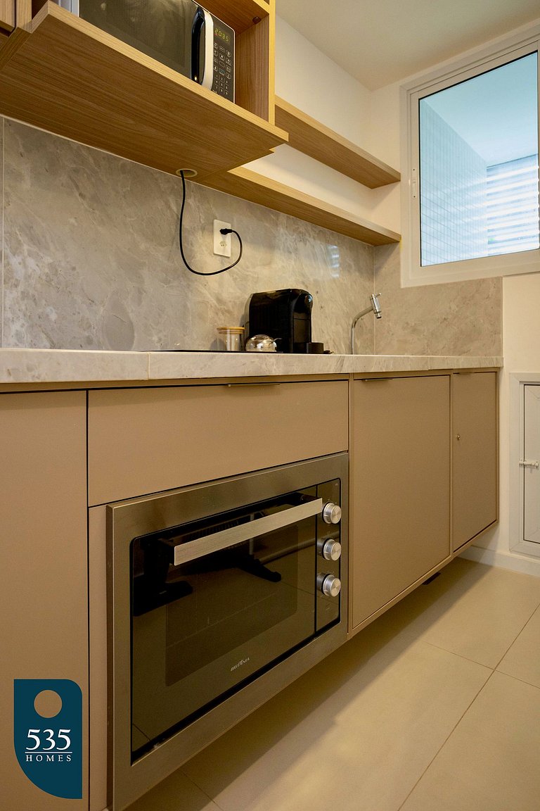 Temporada com o Farol da Barra ao alcance