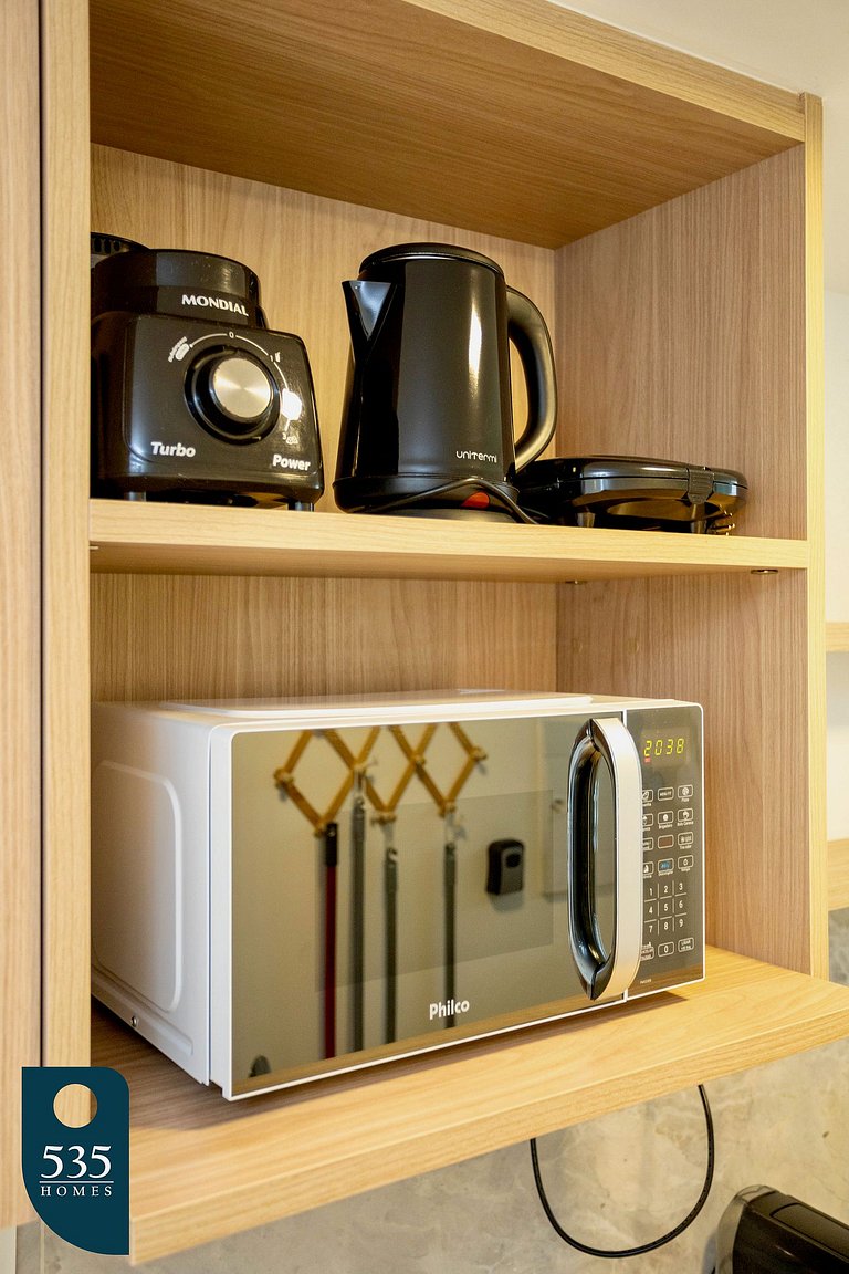 Temporada com o Farol da Barra ao alcance