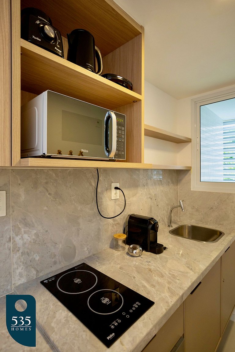 Temporada com o Farol da Barra ao alcance