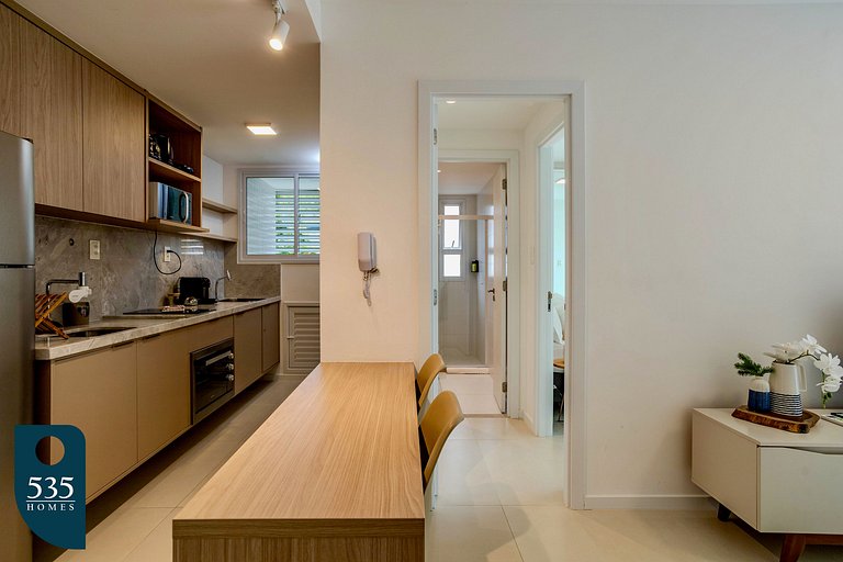 Temporada com o Farol da Barra ao alcance