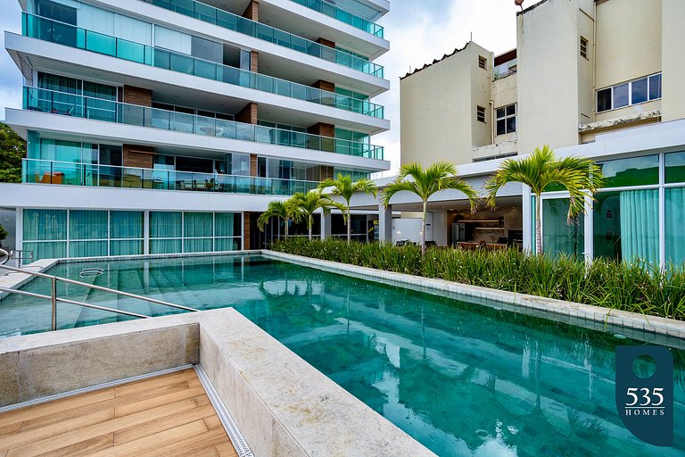 Temporada com o Farol da Barra ao alcance