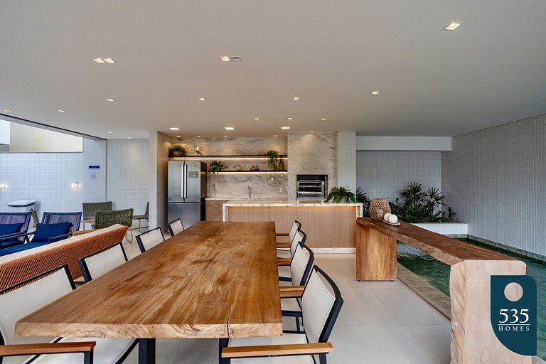 Temporada com o Farol da Barra ao alcance