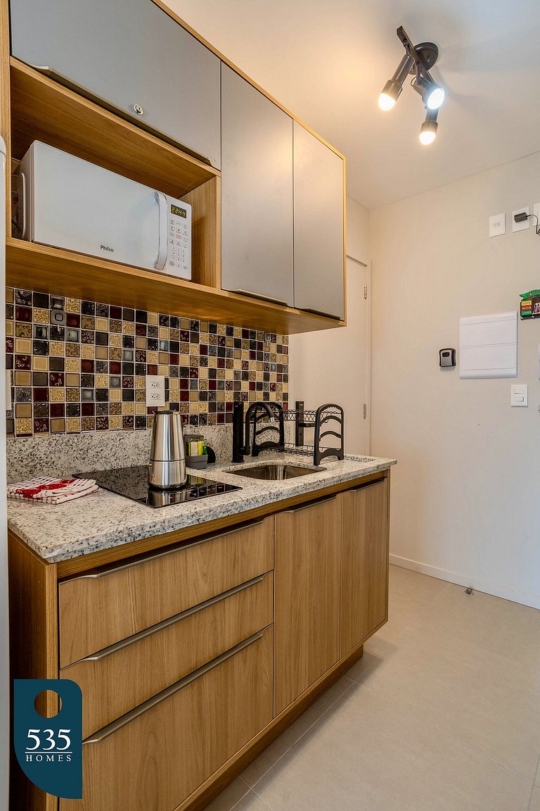 Viva a cidade de Salvador a passos da praia