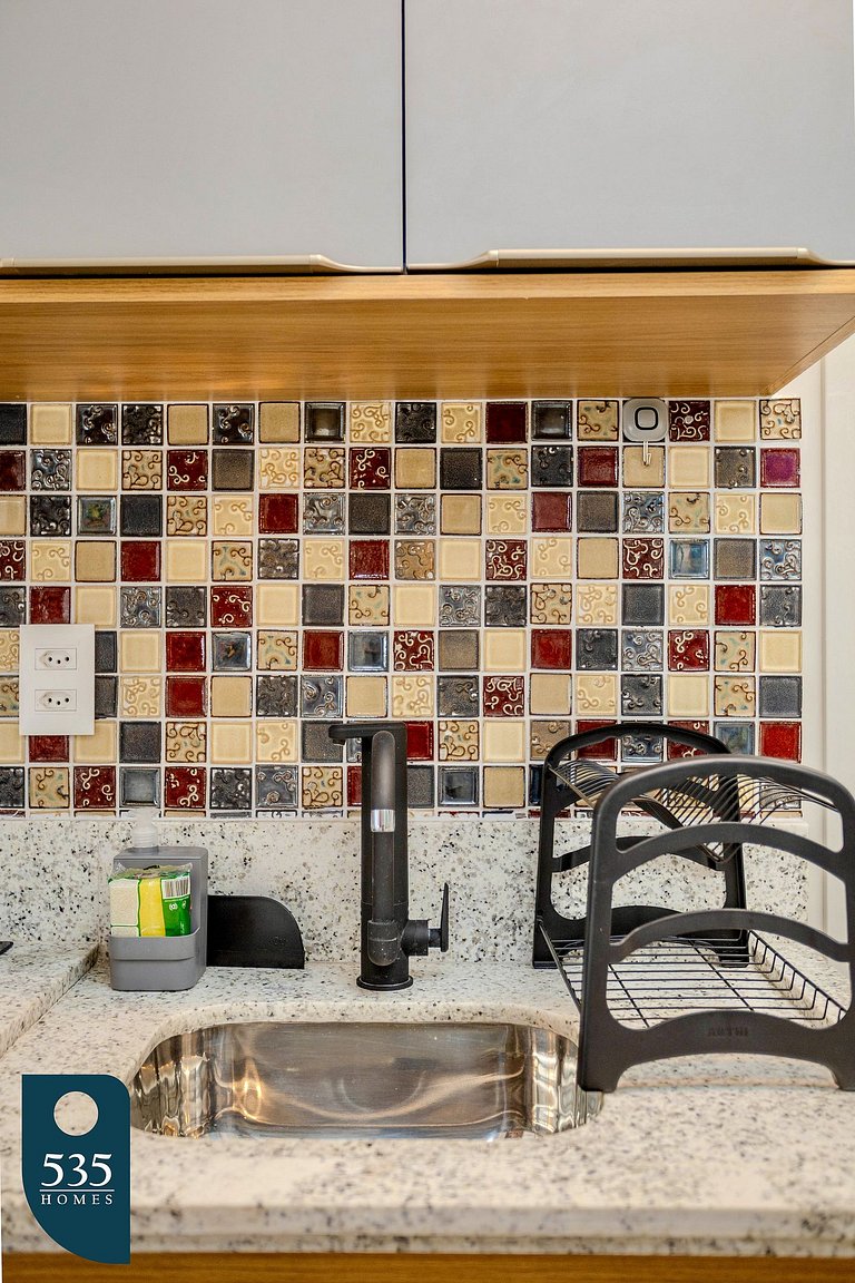 Viva a cidade de Salvador a passos da praia