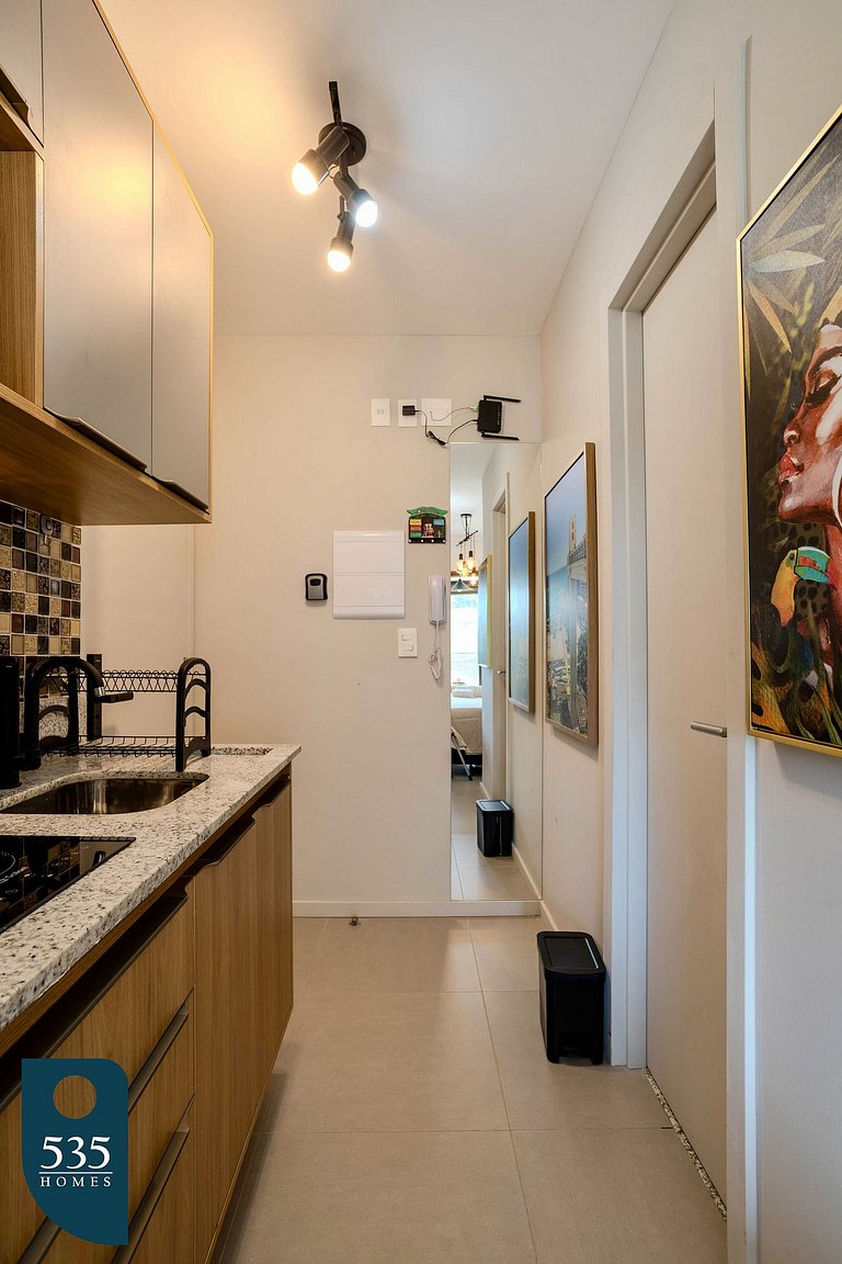 Viva a cidade de Salvador a passos da praia