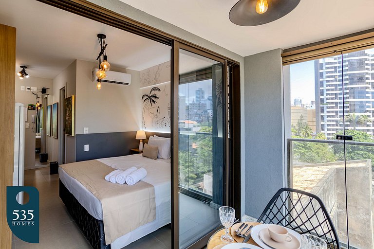 Viva a cidade de Salvador a passos da praia