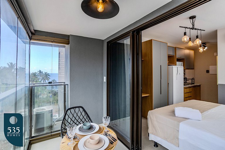 Viva a cidade de Salvador a passos da praia