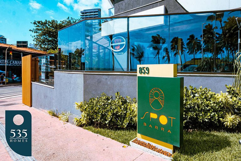 Viva a cidade de Salvador a passos da praia