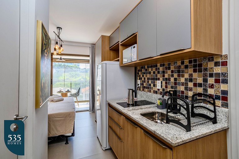 Viva a cidade de Salvador a passos da praia