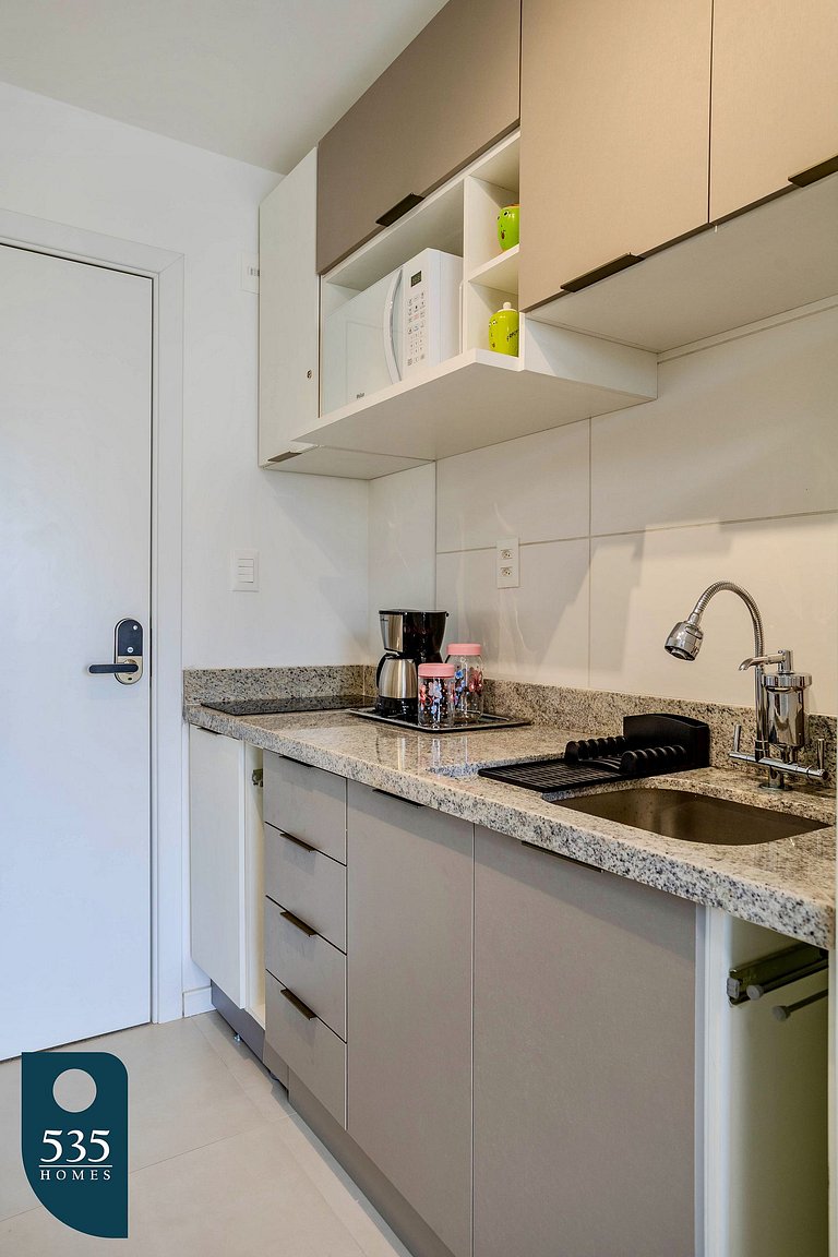 Live Caminho das Árvores Near the Mall