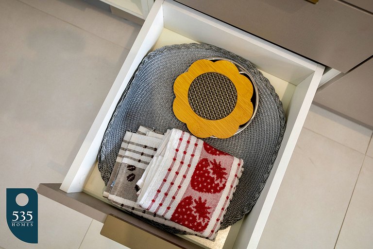 Live Caminho das Árvores Near the Mall