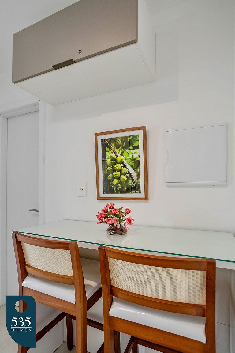 Live Caminho das Árvores Near the Mall