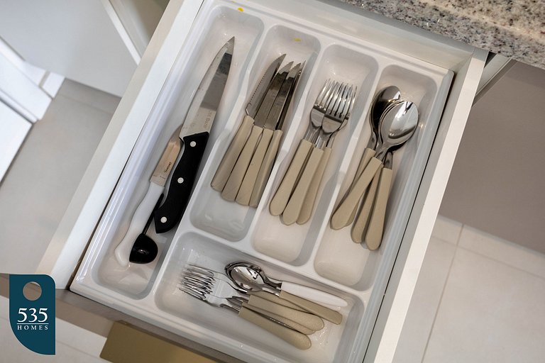 Live Caminho das Árvores Near the Mall