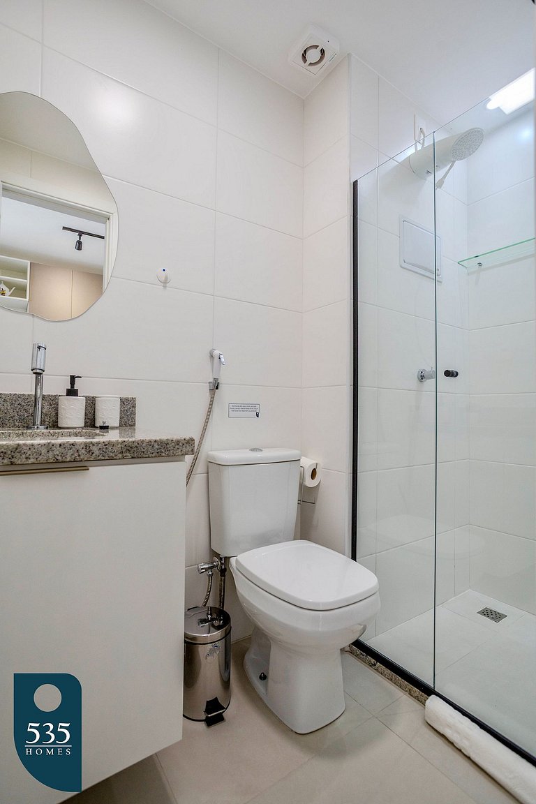 Live Caminho das Árvores Near the Mall