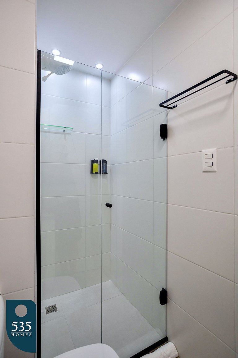 Live Caminho das Árvores Near the Mall