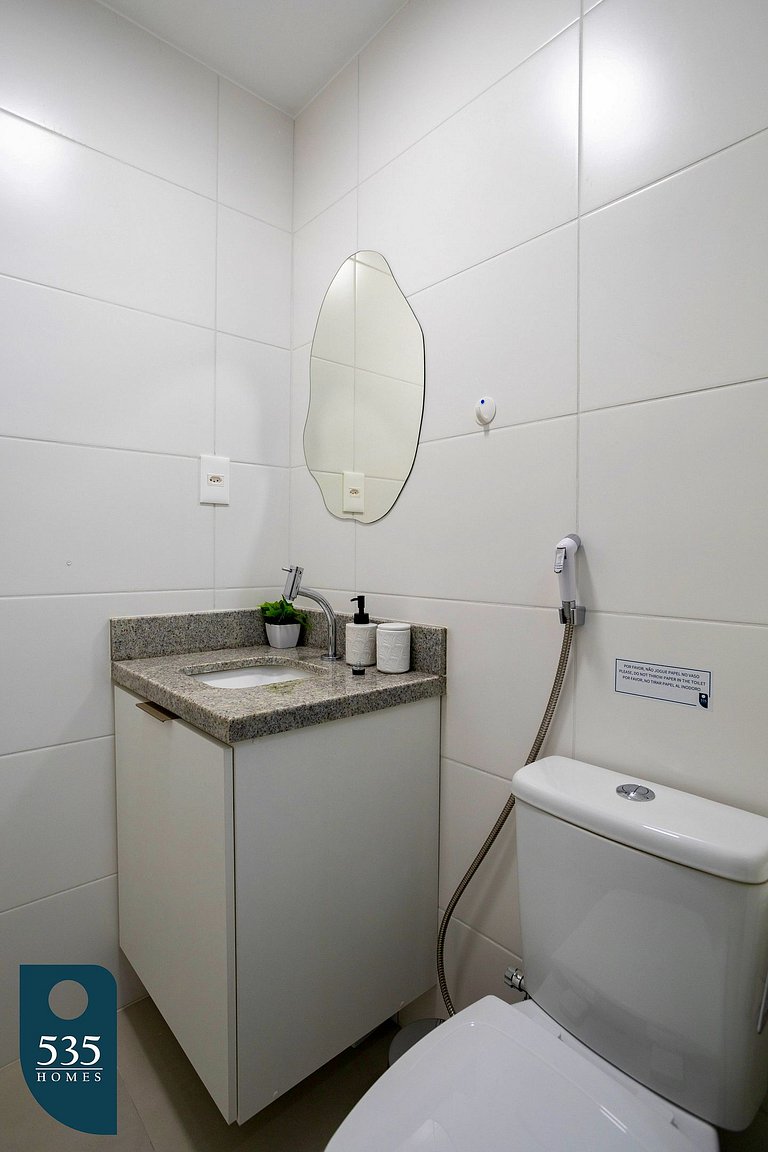 Live Caminho das Árvores Near the Mall