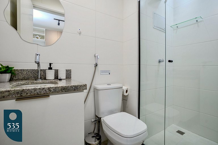 Live Caminho das Árvores Near the Mall