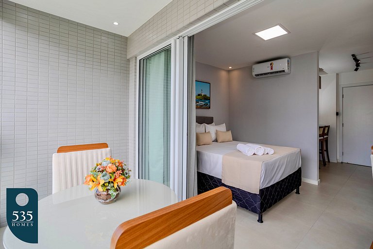 Live Caminho das Árvores Near the Mall