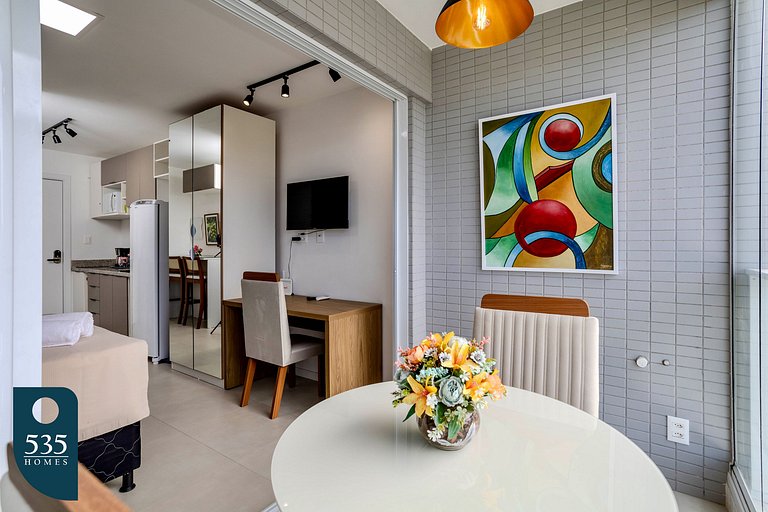 Live Caminho das Árvores Near the Mall