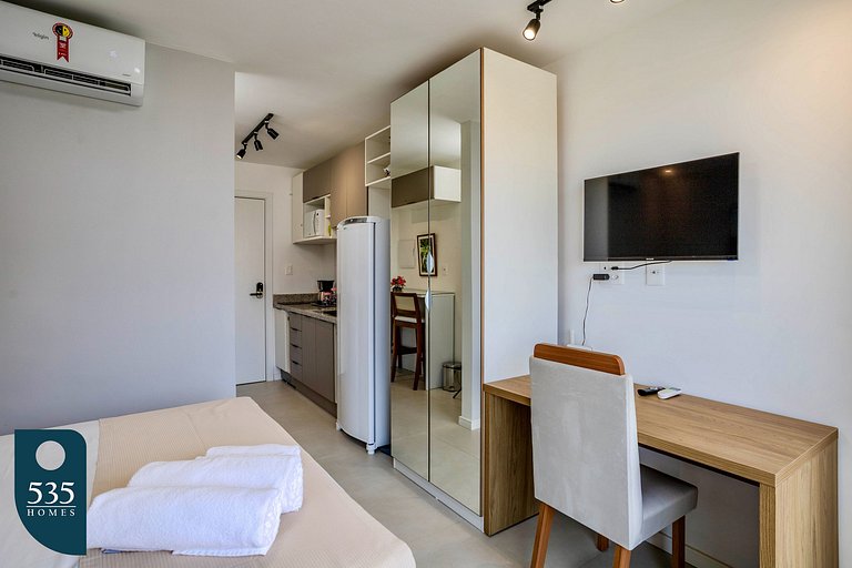 Live Caminho das Árvores Near the Mall