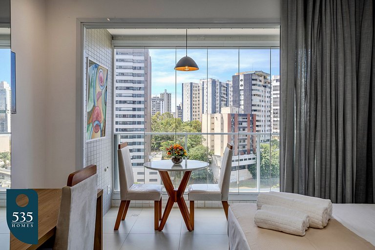 Live Caminho das Árvores Near the Mall