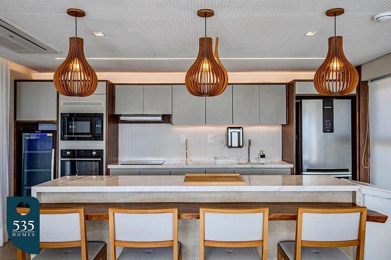 Live Caminho das Árvores Near the Mall