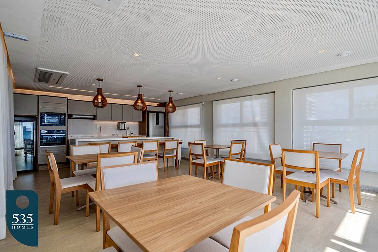 Live Caminho das Árvores Near the Mall