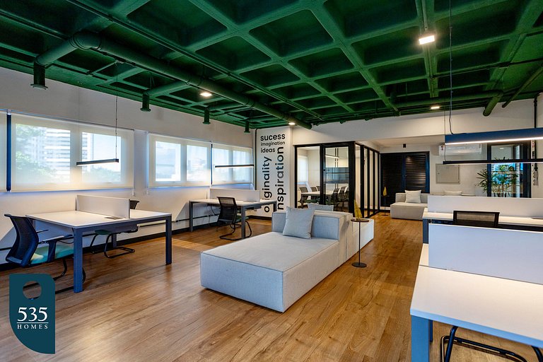 Live Caminho das Árvores Near the Mall