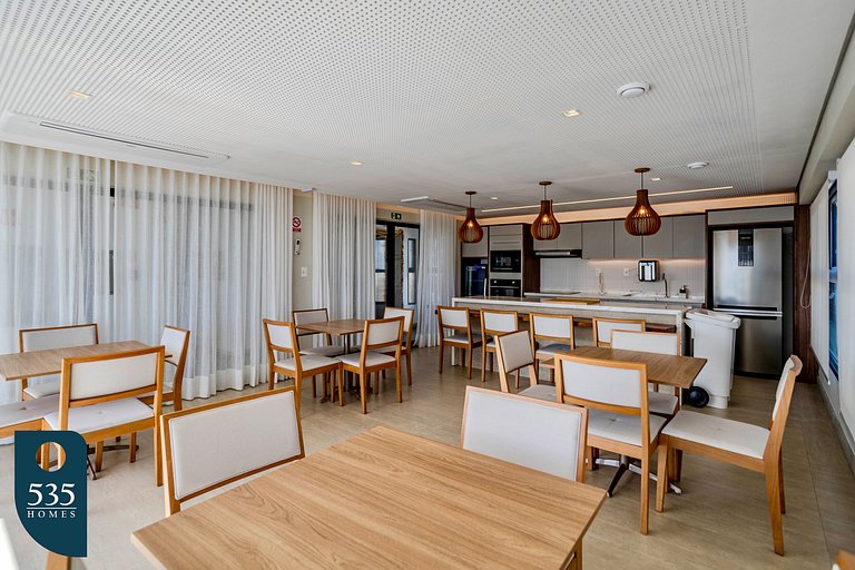 Live Caminho das Árvores Near the Mall