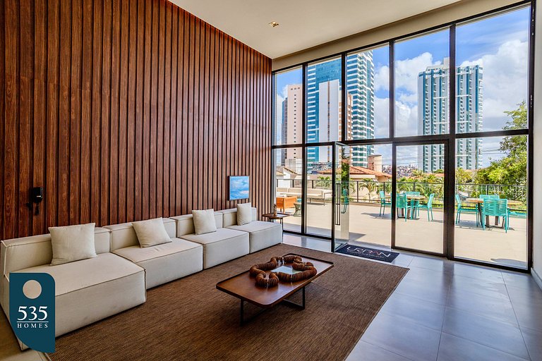 Live Caminho das Árvores Near the Mall