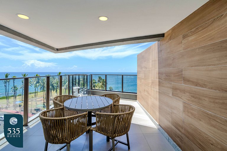 Bedsitter with sea view steps from Barra Beach