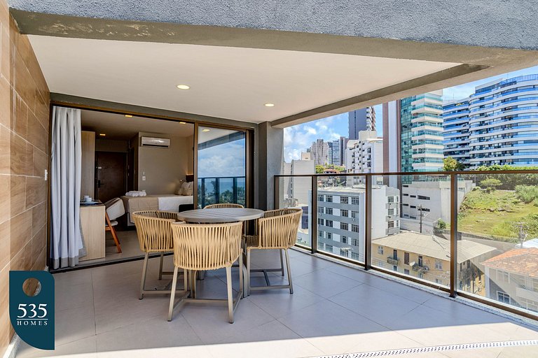 Bedsitter with sea view steps from Barra Beach