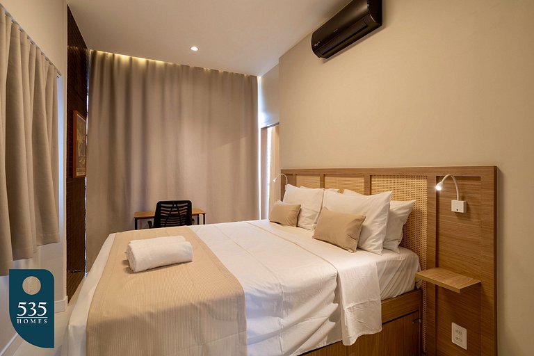 Studio no 15º andar de condomínio na Graça