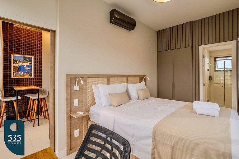 Studio no 15º andar de condomínio na Graça