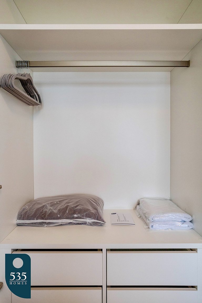 Studio no 15º andar de condomínio na Graça