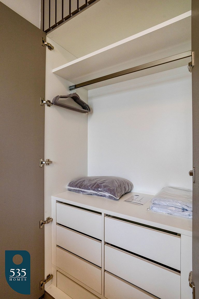 15th Floor Bedsitter in a Condominium in Graça