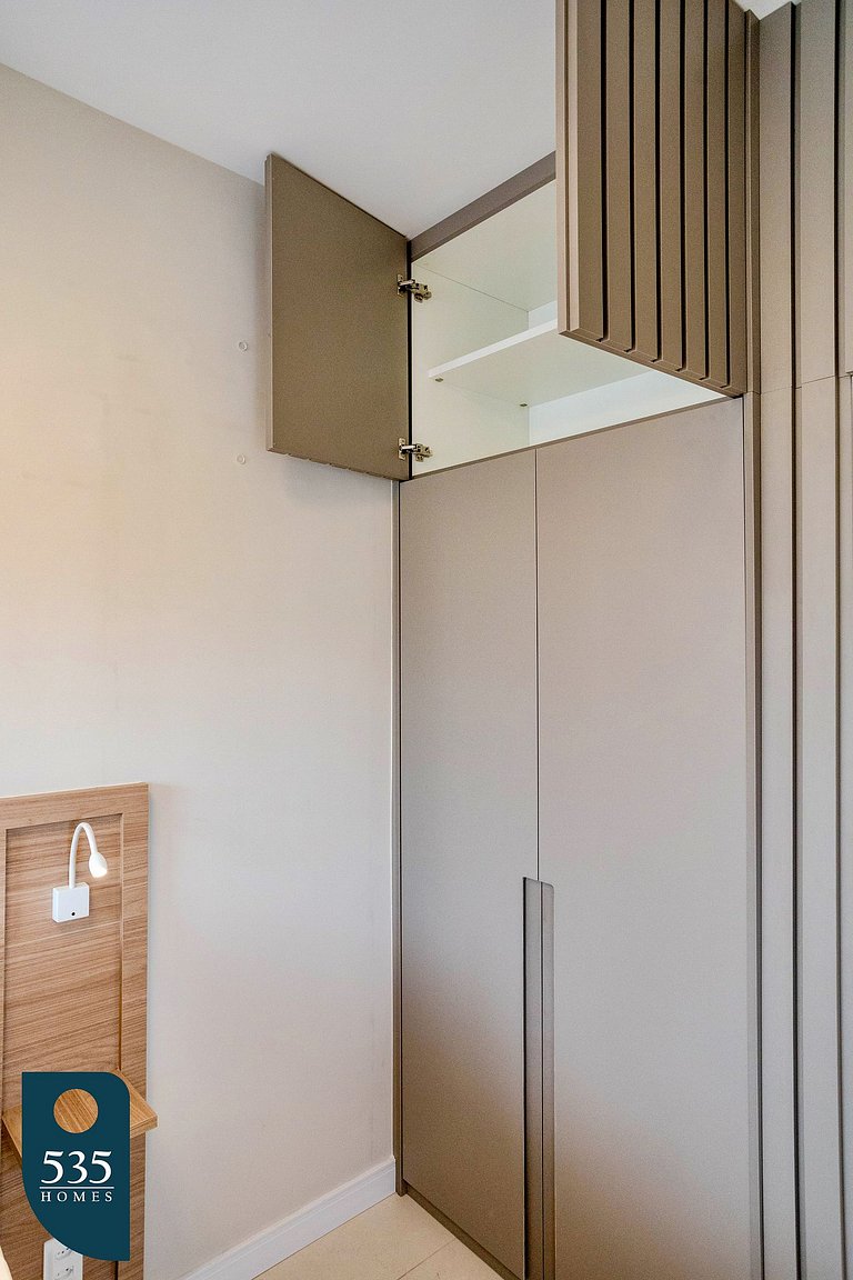 15th Floor Bedsitter in a Condominium in Graça