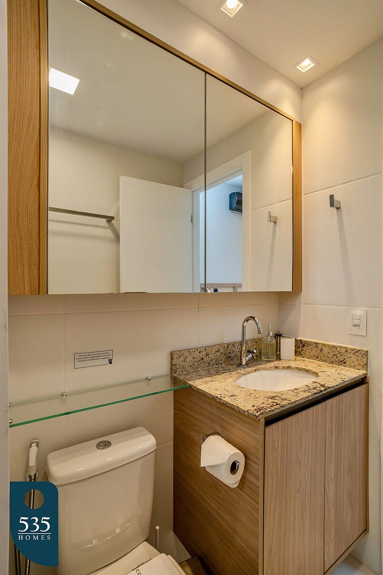 Studio no 15º andar de condomínio na Graça