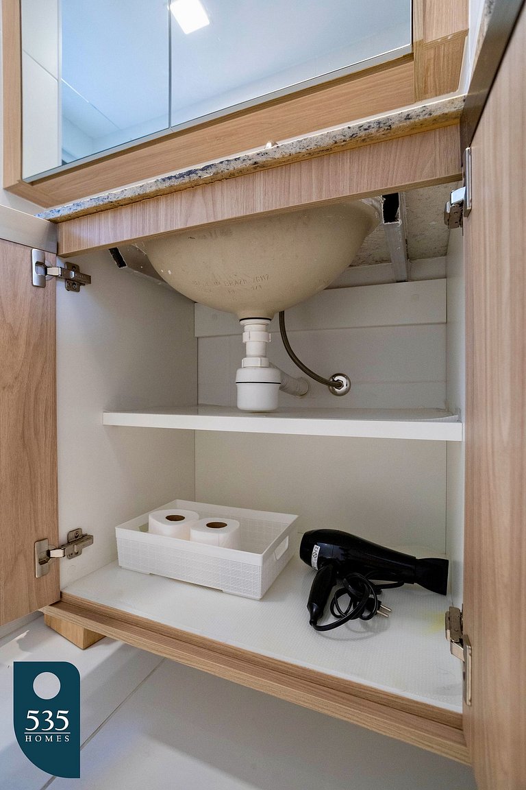 15th Floor Bedsitter in a Condominium in Graça