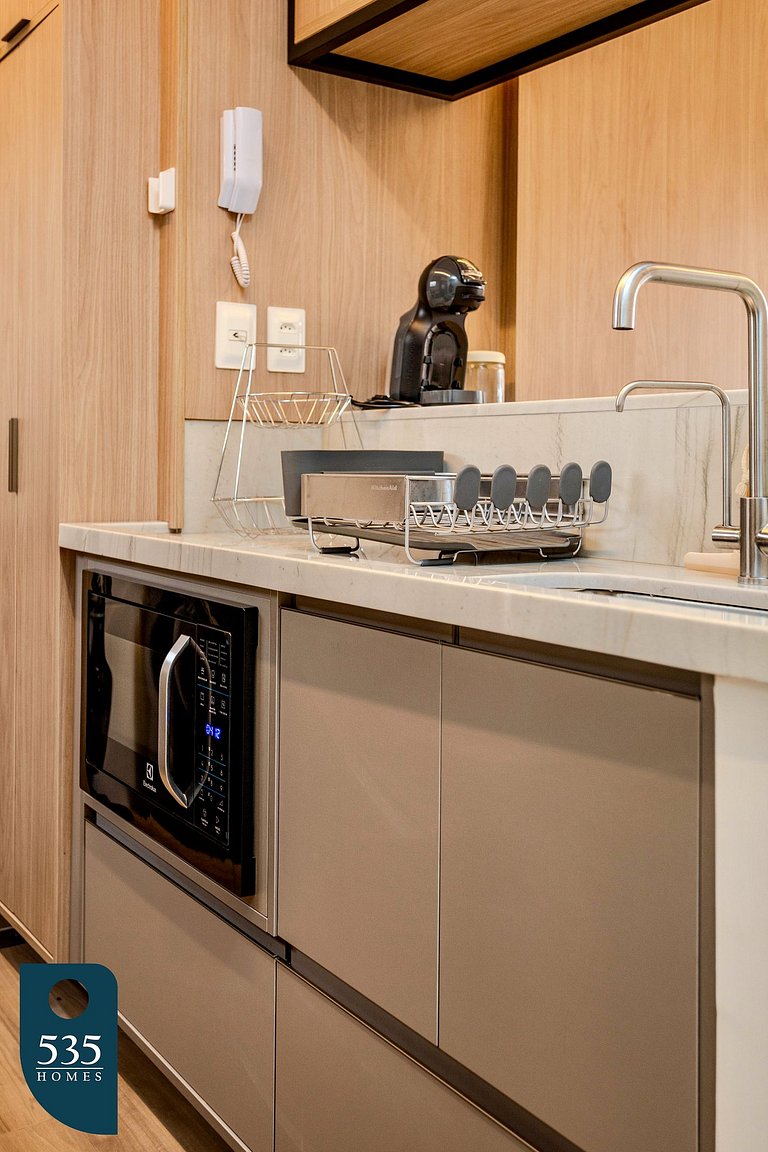 Studio no 15º andar de condomínio na Graça