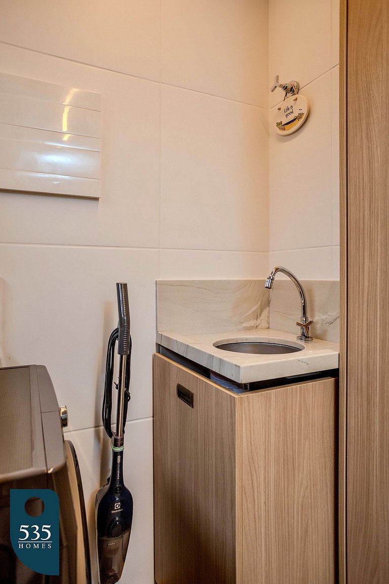 Studio no 15º andar de condomínio na Graça