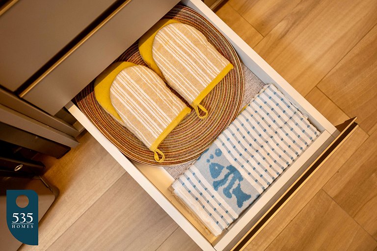 15th Floor Bedsitter in a Condominium in Graça