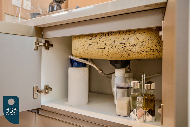 Studio no 15º andar de condomínio na Graça