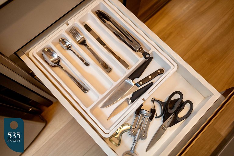 15th Floor Bedsitter in a Condominium in Graça