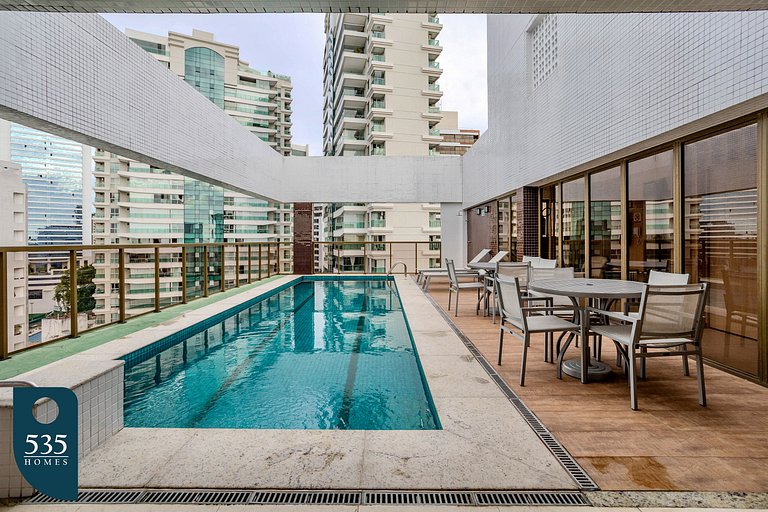 Studio no 15º andar de condomínio na Graça